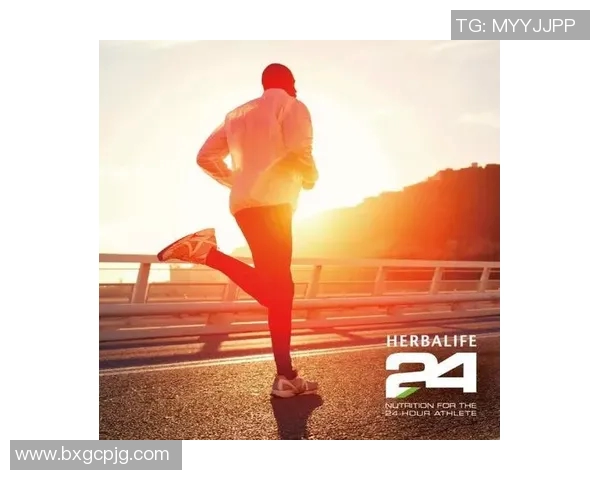 泰国足球明星海报图展示了他们的激情与梦想，激励无数年轻球员追逐足球梦想